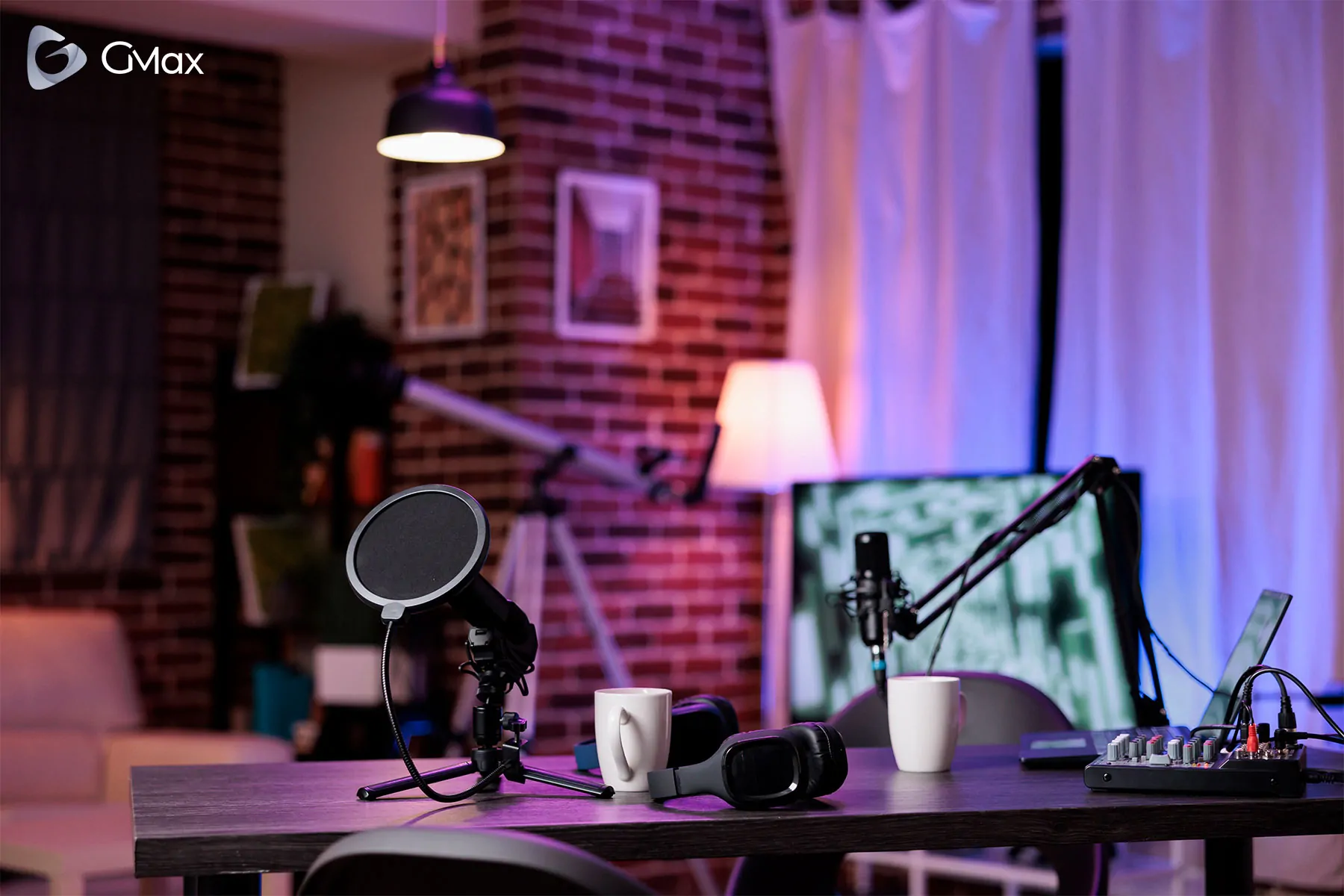 بهترین تجهیزات برای شروع کانال یوتیوب + [خرید ابزار یوتوب با کمترین بودجه!]