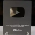 Silver Play Button3 - لوح نقره‌ای یوتیوب چیست؟ + [شرایط دریافت لوح 100هزارتایی]