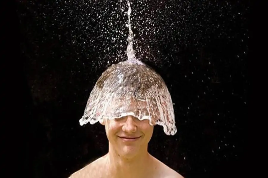 چالش آب یخ یوتیوب